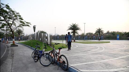 Navi Mumbai to construct a bike track along Palm Beach Road. Read More...